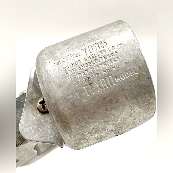 York Nut Sheller The TEXAN Model Aluminum Nut Cracker Vintage 7.5" - Picture 4 of 4